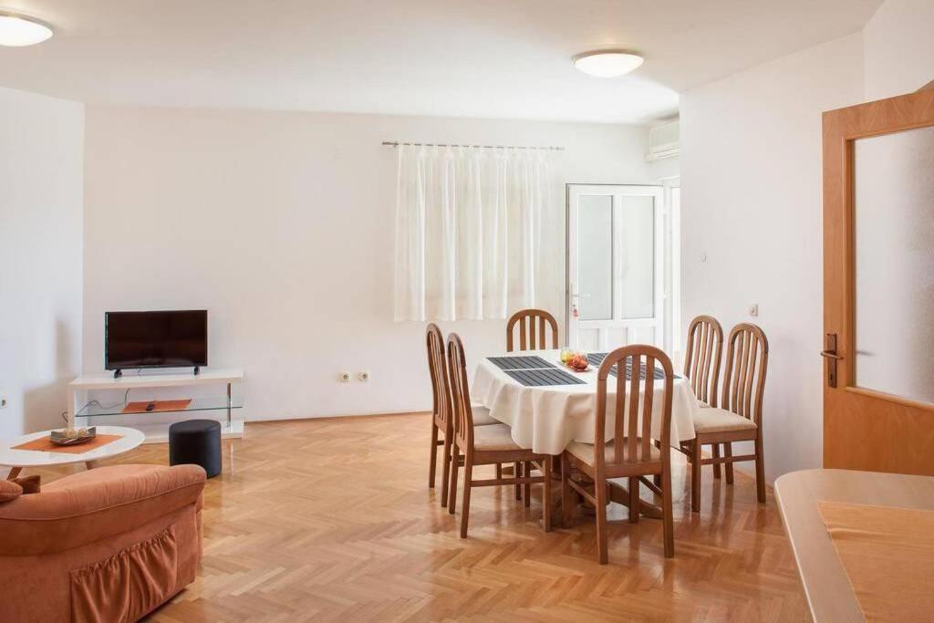 Apartment Matilda Макарска Экстерьер фото