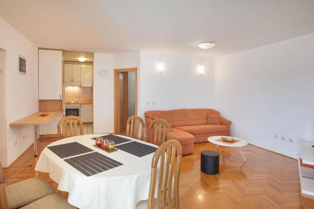 Apartment Matilda Макарска Экстерьер фото